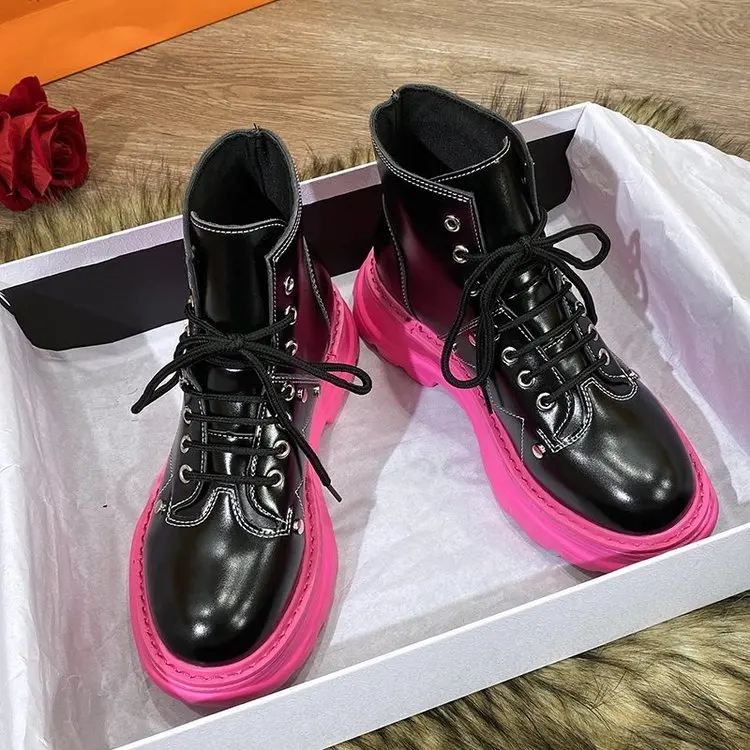 

Black White Martens Boots Women Patent Leather platform Ankle Boots Women Thick Sole Motorcycle Boots 2020 Round Toe Booties