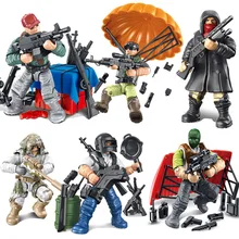 Assembly of building blocks, dolls, ornaments, soldiers, human models, mini scenes, building blocks, accessories package
