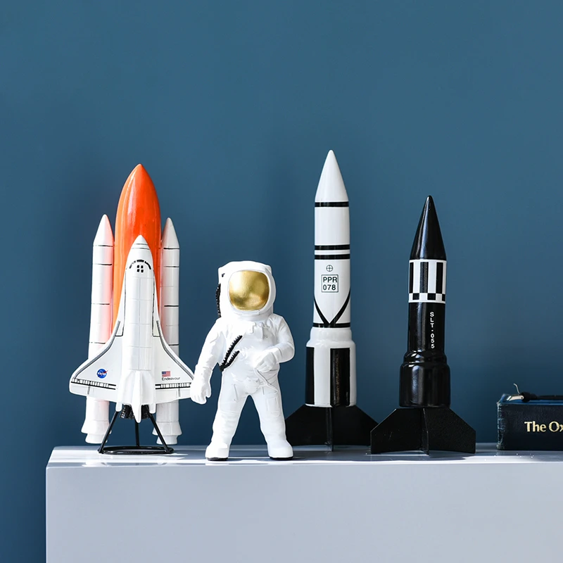 Скульптура космонавта современная скульптура из смолы ручная работа аксессуары