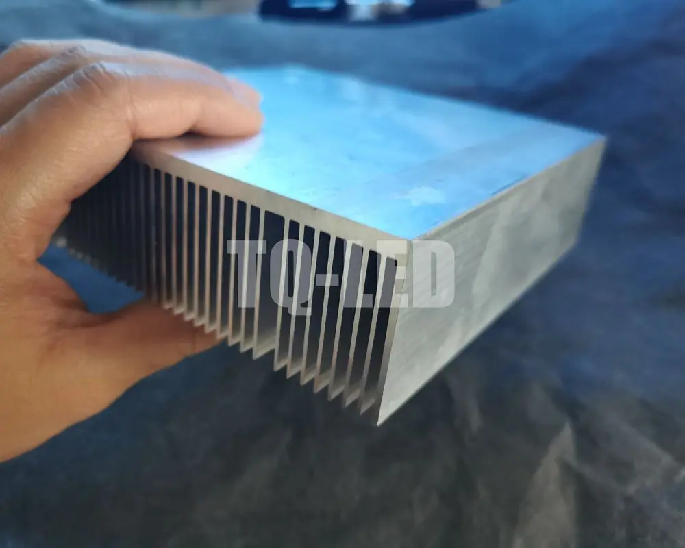 130*38*130mm High-Density Gear Power Amplifier Heat Sink LED Heatsink
