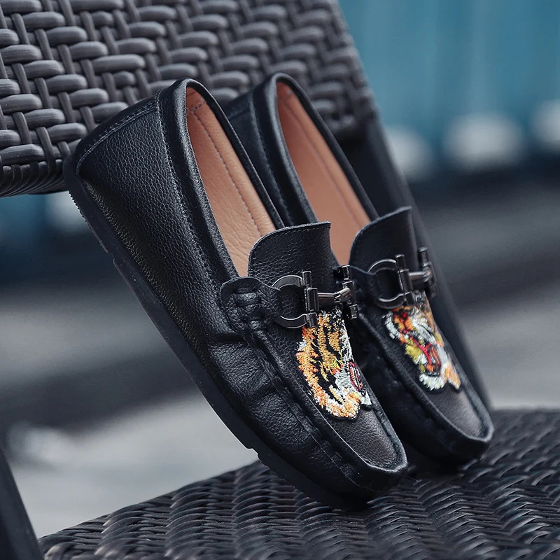 2020 Hot Boys Shoes Red Kids Girl Flats Casual Shoes Spring And Autumn Kids Moccasins Luxury Brand Children Soft Leather Loafer