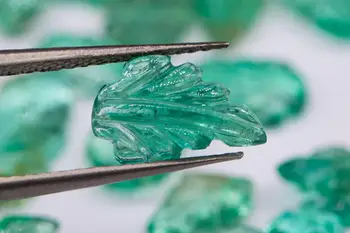 

loose beads 10 carat AAAAA emerald carved leaf for DIY jewelry making necklaceFPPJ wholesale beads nature