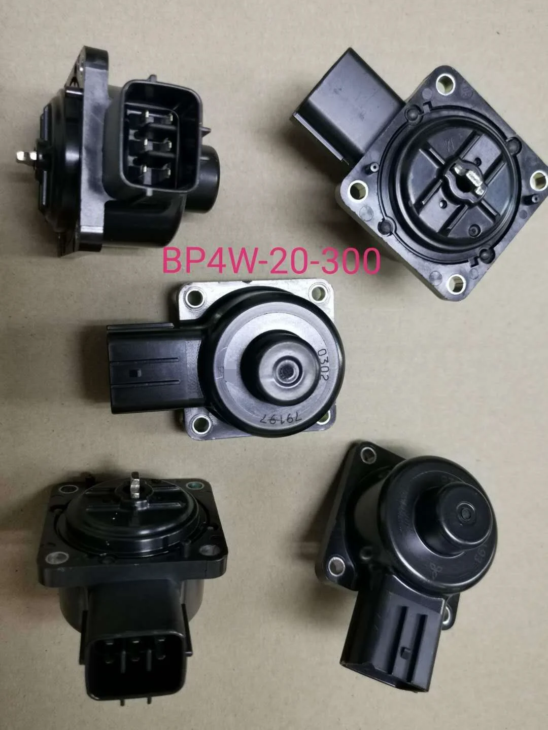 

Клапан рециркуляции отработавших газов BP4W-20-300 BP4W-20-300A подходит Mazda 99-00 Protege1.6L 99-02 Miata 1.8L