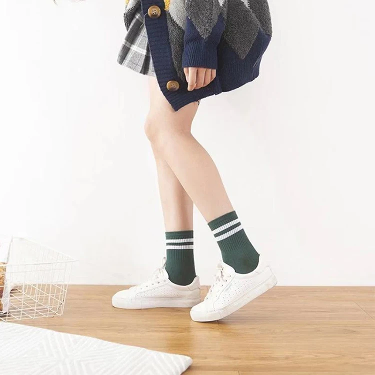 10 пара/лот милые счастливые носки Для женщин хлопковые свободные полосатые нескользящих носочков для девочек Harajuku дизайнерские ретро-носки белого и черного цвета Карамельный цвет