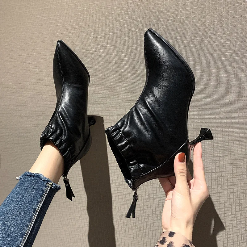 

2080-3 Autumn And Winter 2019 Pointed-Toe after Zipper Short Boots Thin Heeled Black And White with Pattern High Heel Boots Wome