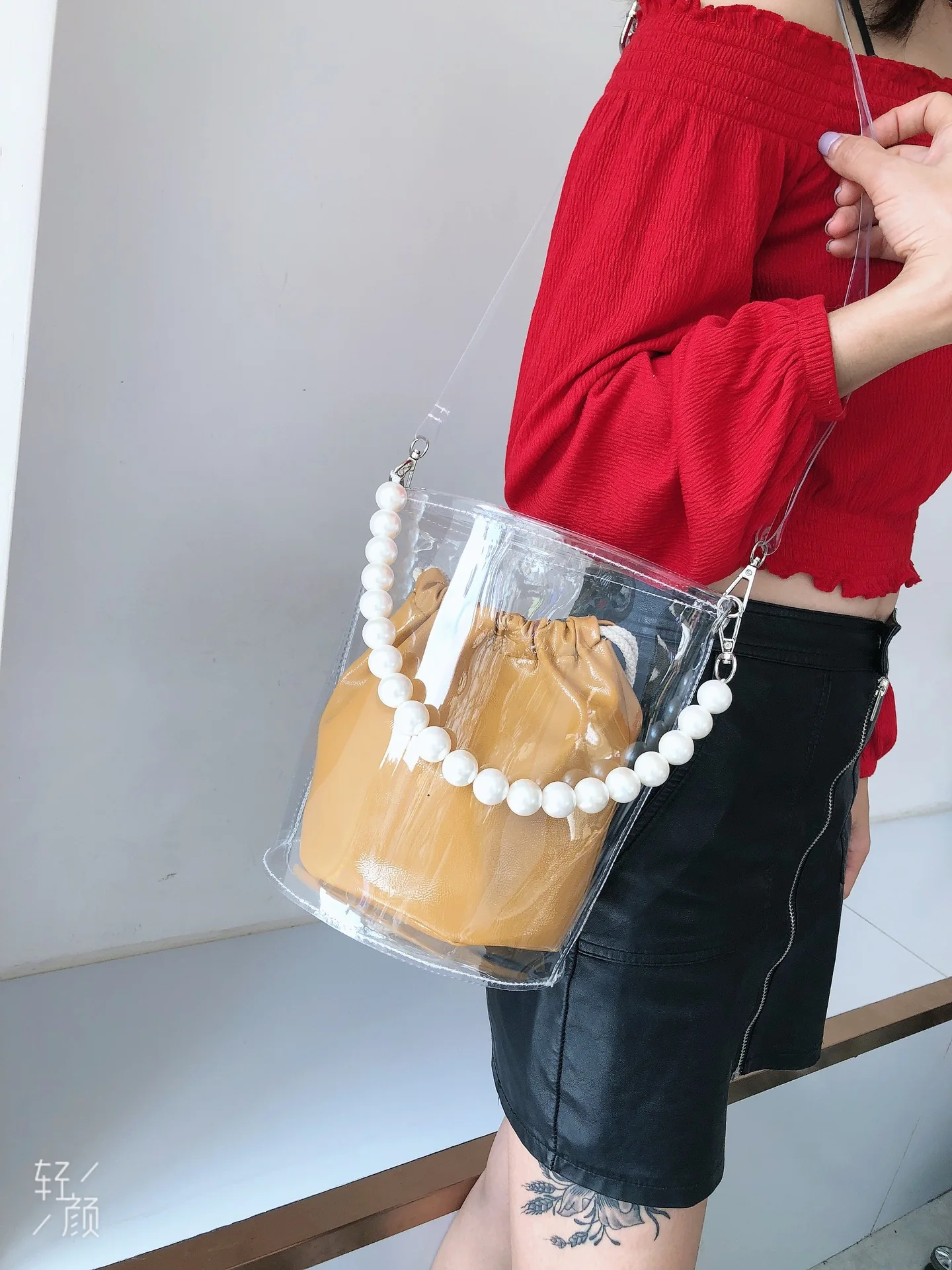 

New Style Fashion High Grade Popular Versatile Bright Surface Transparent PVC Canvas Pull-belt Square Sling Bag Shoulder Portabl