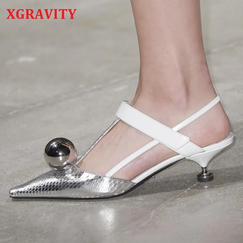XGRAVITY/Новинка года; модная женская обувь с острым носком; сезон весна-лето; женские босоножки на высоком каблуке; разноцветные женские туфли с помпонами