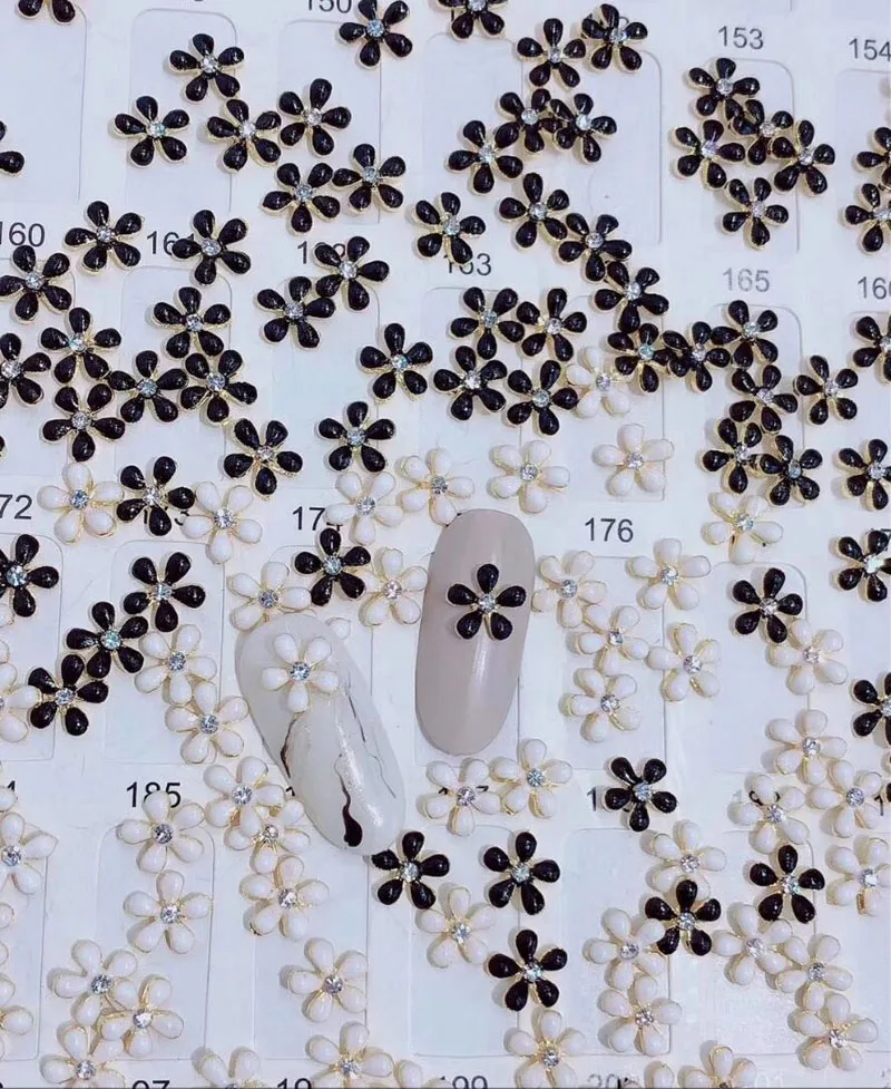 Cores Cinco Flores 3d Unha Strass Charme Deslumbrar Branco – Preto Adesivo Liga Unhas 100 Pçs 2