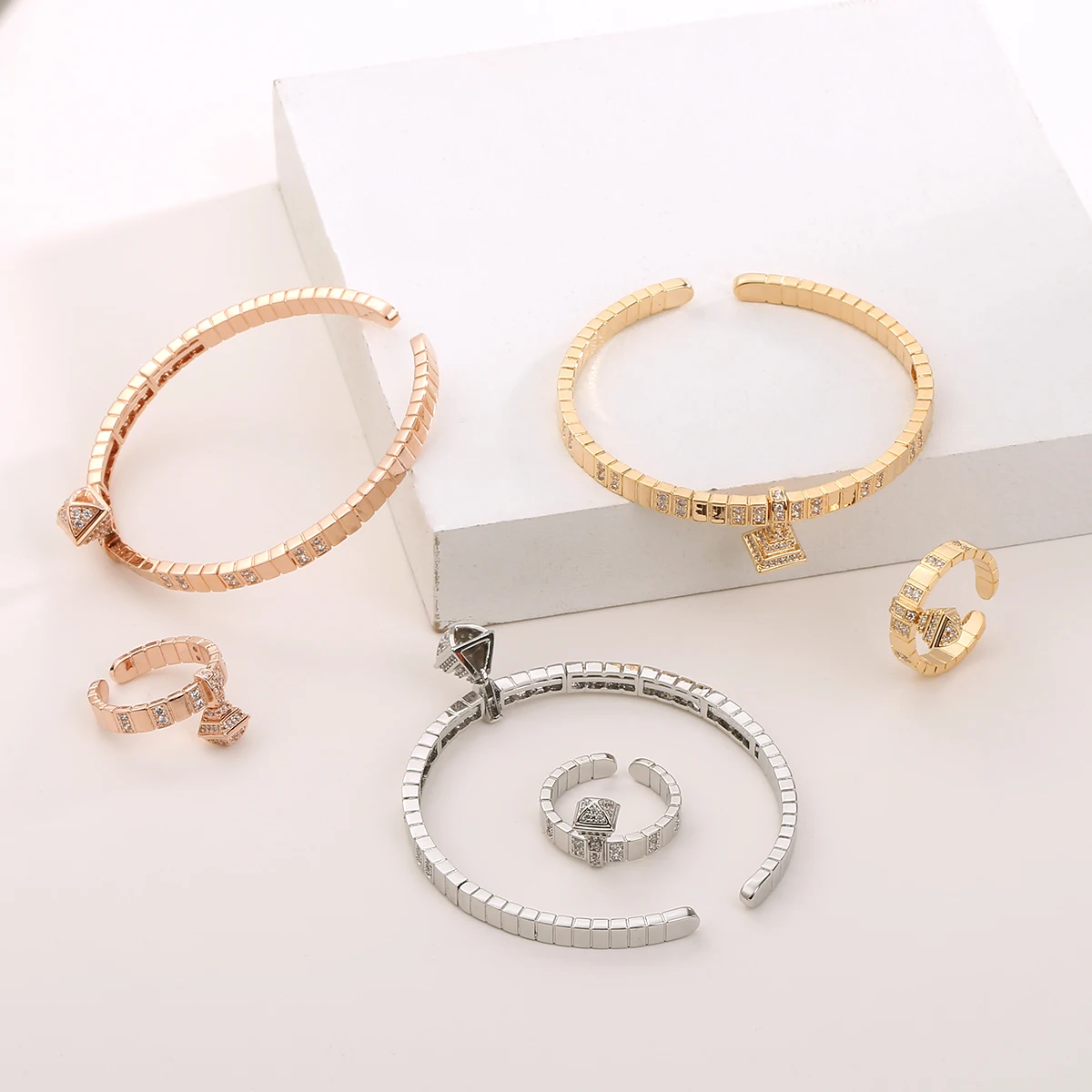 New Romatic Women's Fashion 2 Pcs Bracelet & Ring Set Simple Copper Geomatic Design Gold Open Cuff Bangle Jewelry Set