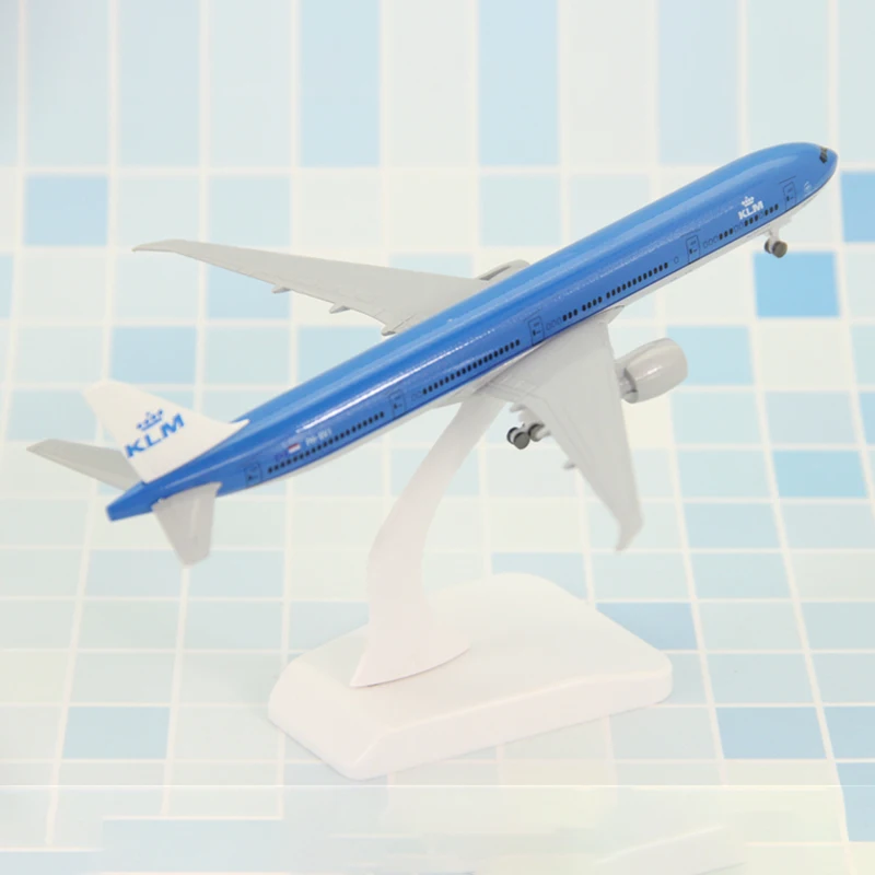 

1:400 весы Нидерланды дыхательные пути B777-300ER авиакомпаний модель самолета с базой строгальные для Коллекционная сувенир Показать игрушки