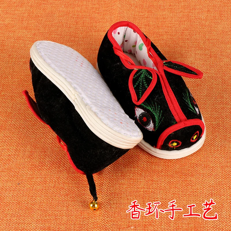 

Winter Style plus Thick Cotton Traditional Men And Women Baby Strong Cloth Soles Handmade Pig Cloth Shoes Infants Grabbing Test