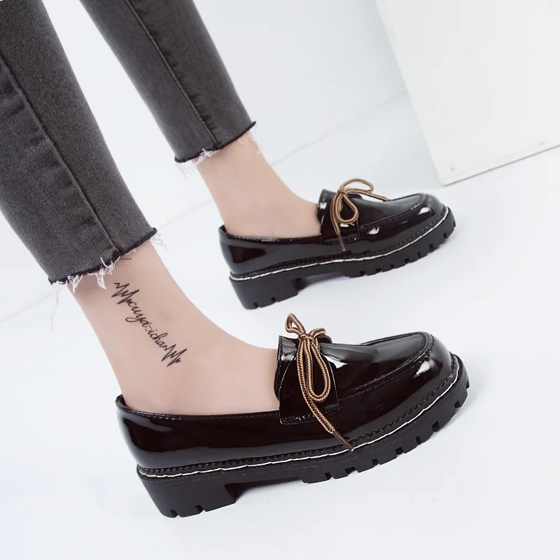 

2017 Spring And Autumn British Style Retro Elegant Versitile Fashion Patent Leather WOMEN'S Shoes Small Square with Bright Surfa