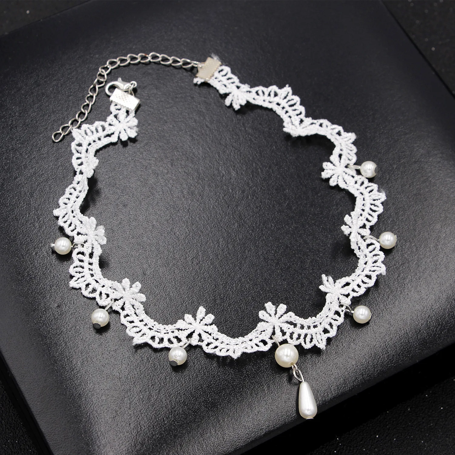 White Lace Applique Crocheted Choker with Pearl Pendant Vintage Flower Pattern Collar Necklace for Women and Girls Necklace