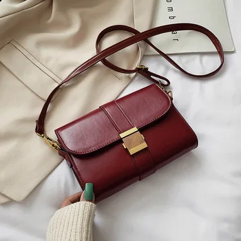 

Retro Hong Kong style chic bag female 2020 new Korean version of the wild messenger bag simple fashion lock small square bag