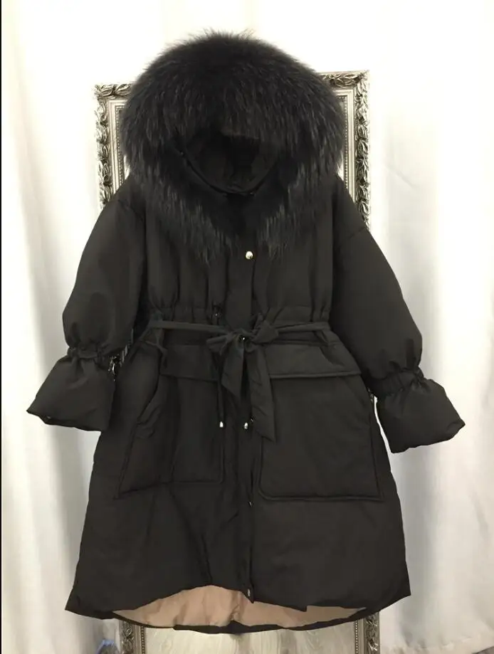 Veste d'hiver femmes rеel fourrure de rate laveur col 90% canard vers le bas longue Parka chaude veste femme A capuche lâche femmes vers le bas manteau - Цвет: Черный