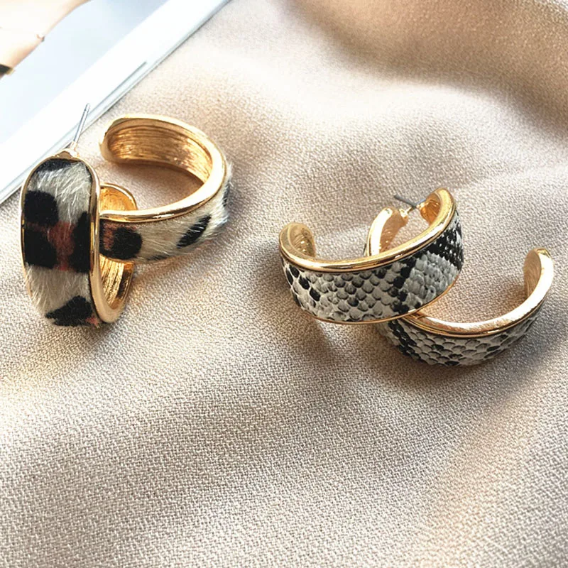 

Zinc Alloy 3CM Small Hoop Earring Leopard Snake Animal Print C Earrings for Women Brincos Fashion Jewelry E031