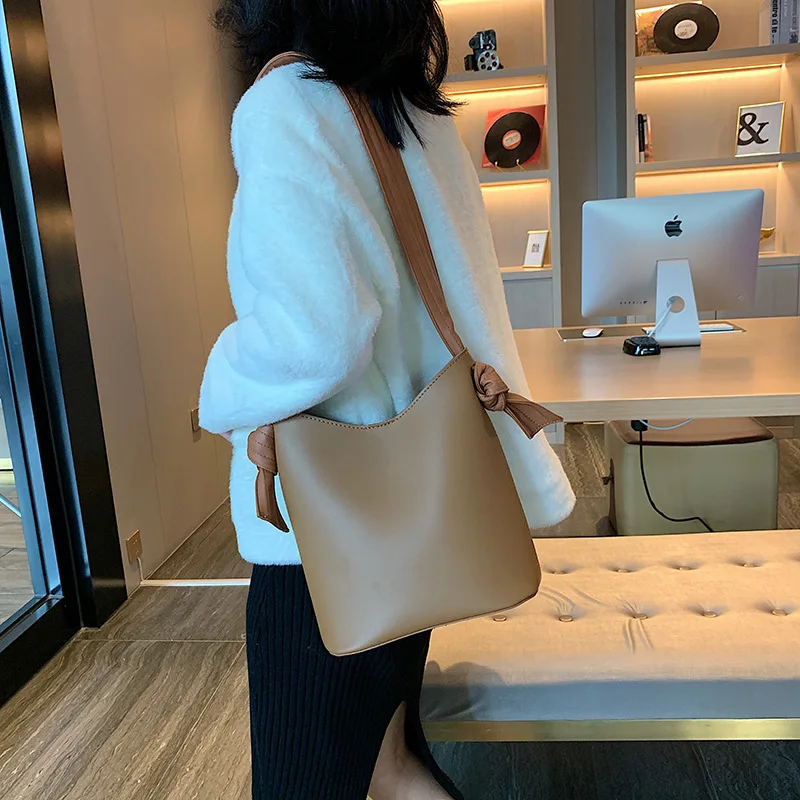 

Bag WOMEN'S Bag New Style Autumn And Winter Korean-style Large Capacity Bucket Bag Shoulder Bag Fashion College Style Hand Versa