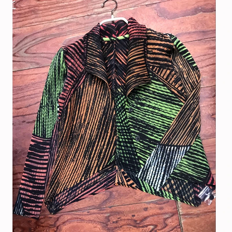 MIYAKE Fold PP Серия Печатный модный длинный рукав с двумя пуговицами с длинным рукавом Тонкий рыбий хвост дизайн пальто