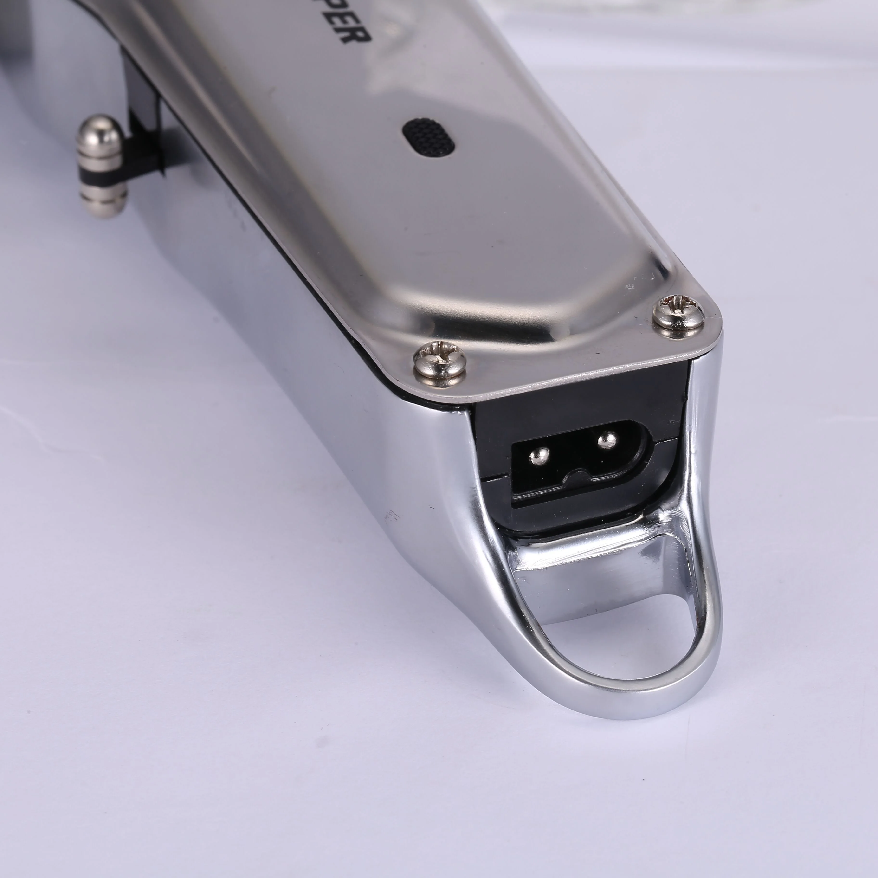  Silver Retro Haircut Special Commemorative Electric Hair Clipper 4 Limit Comb 30 ° Cutting Technolo