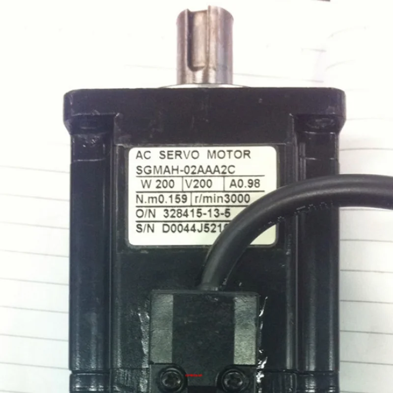 Использованный протестированный рабочий SGMAH-02AAA2C серводвигатель переменного тока
