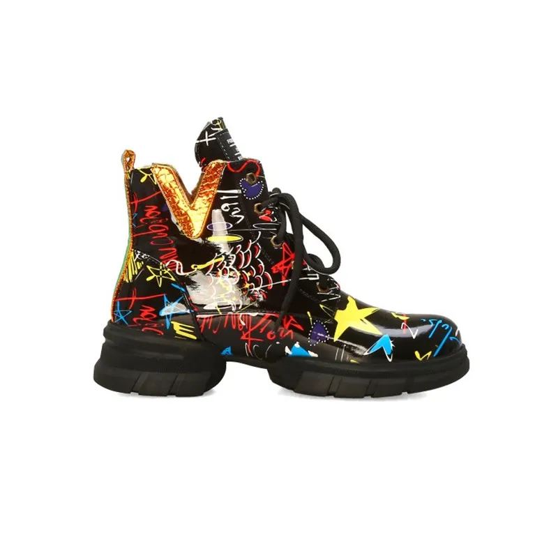 Cena 2019 brytyjski styl graffiti grube z gazety wzór osobowości krótkie buty z studenci duży rozmiar Martin buty damskie