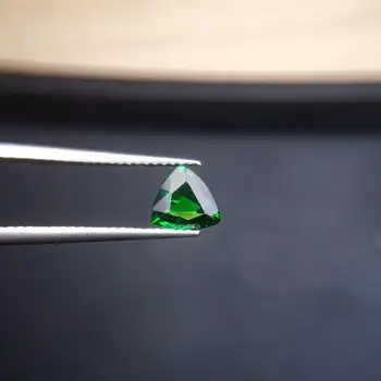 

A212 Tsavorite Gemstone 100% Nature Triangle Green Tsavorite Loose Gemstones 0.8ct Loose Stones for Jewelry Making