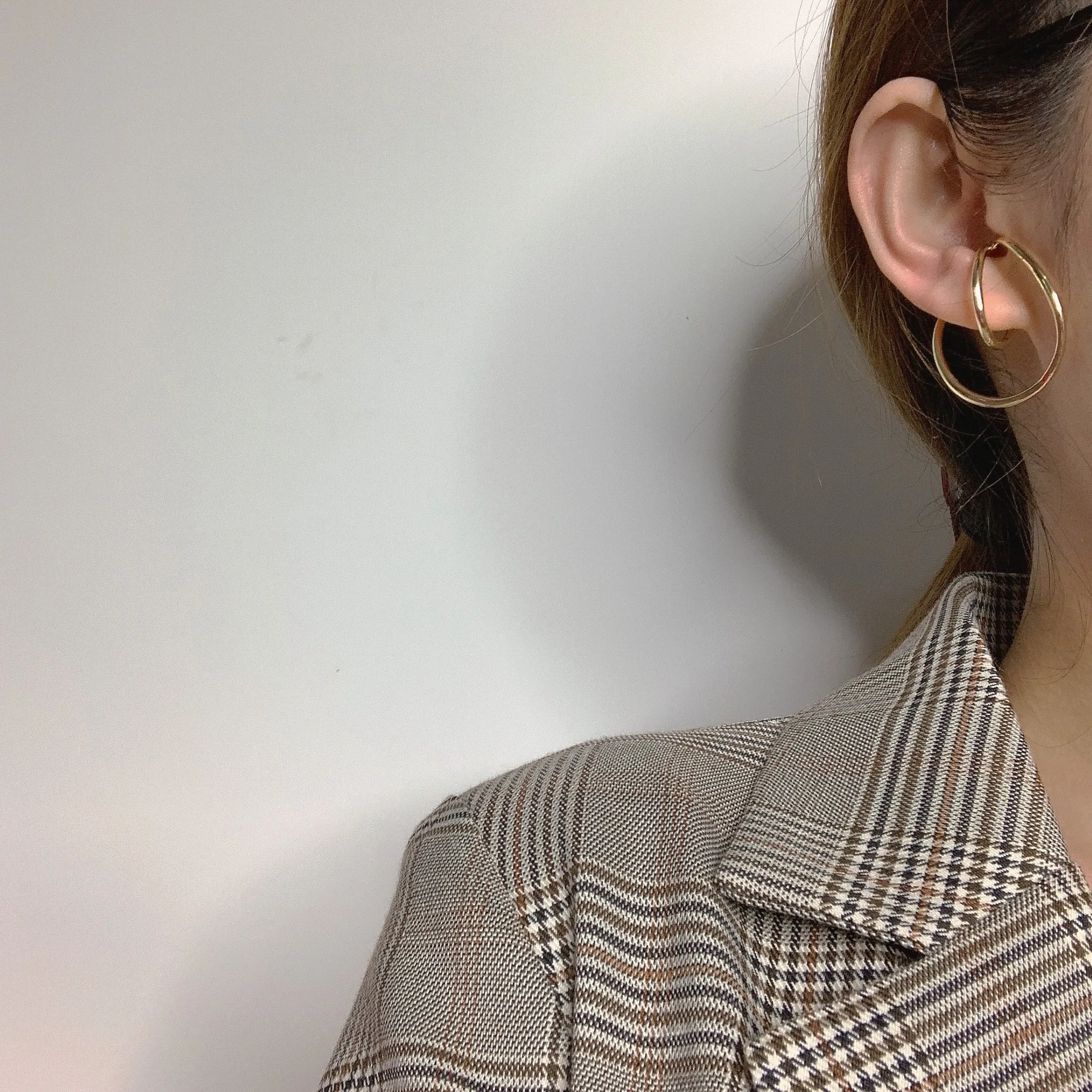 FFLACELL 1 Pair Irregular Distortion Buckle Big Layer Ear Cuff Twist Metal Line Clip Earrings Without Piercing For Women