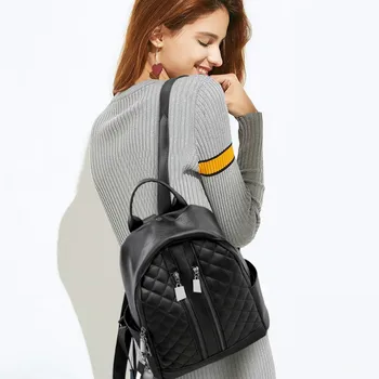 

New leather high-end temperament backpack Lingge Europe and the United States explosion models backpack women