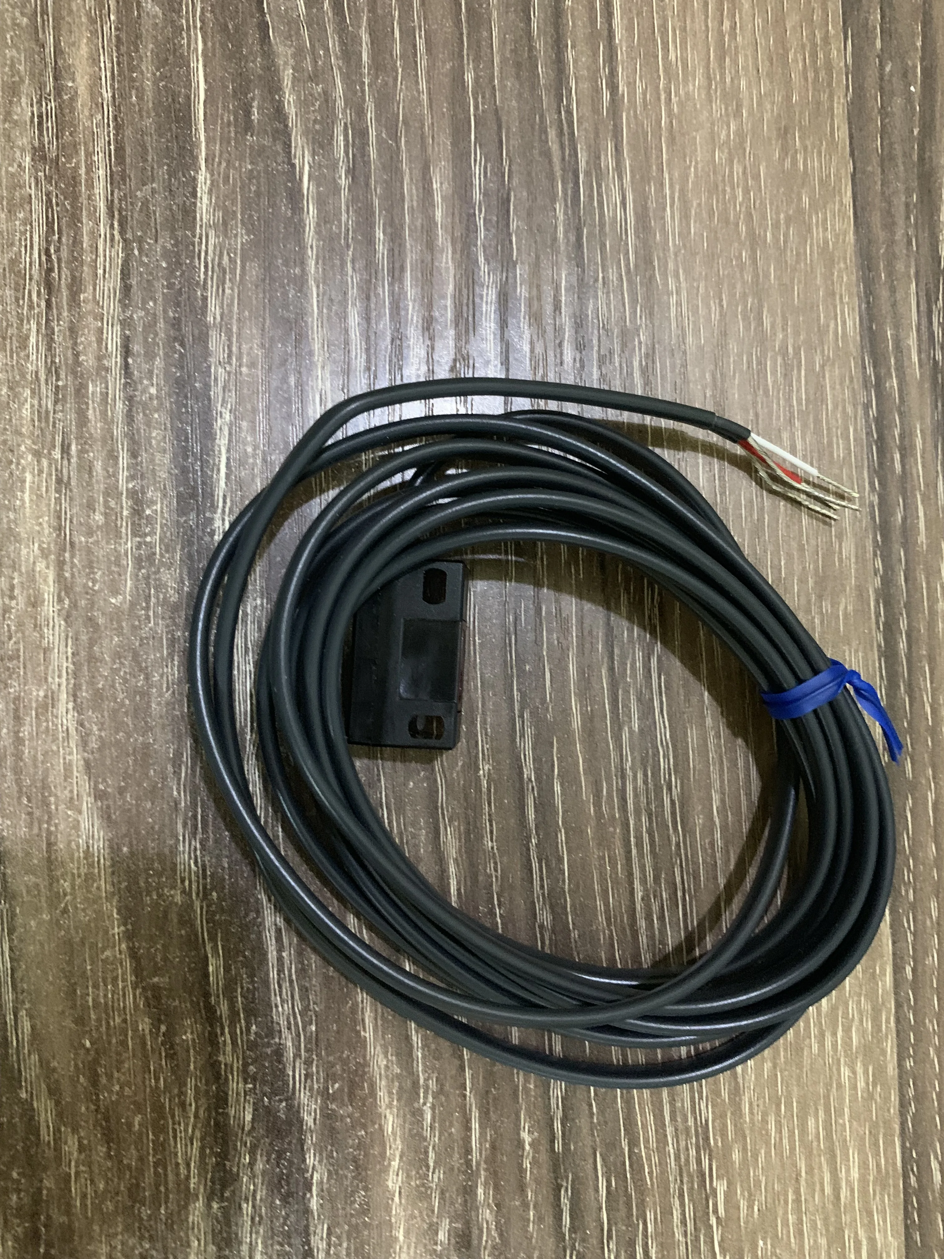 Фотоэлектрический датчик E3C-VS3R OMRON