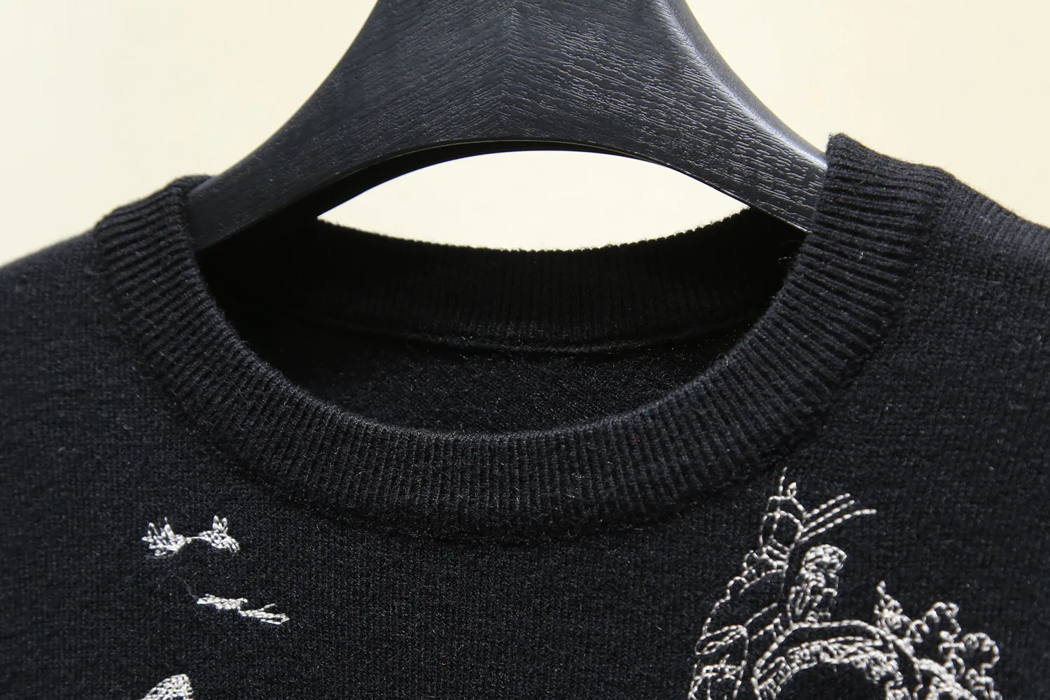 Woolen Sweaters Women Pullovers Black Hand-painted O-Neck Jumper Knit Tops Autumn Winter Fashion Jersey Casual Korean Clothing Woolen Sweaters Women Pullovers Black Hand-painted O-Neck Jumper Knit Tops Autumn Winter Fashion Jersey Casual Korean Clothing