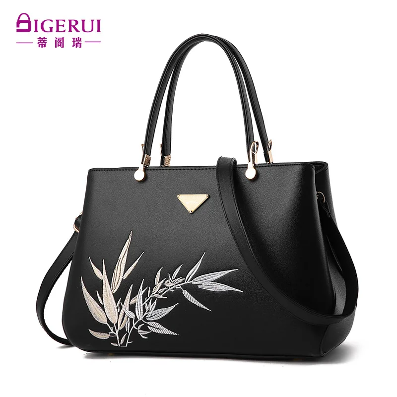 

2019 Spring and summer new embroidery Chinese style ladies shoulder bag shoulder bag