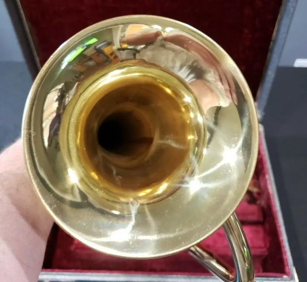 Bb Flugelhorn Brass lacquered gold Musical instrument Professional Wiht Case Mounthpiece