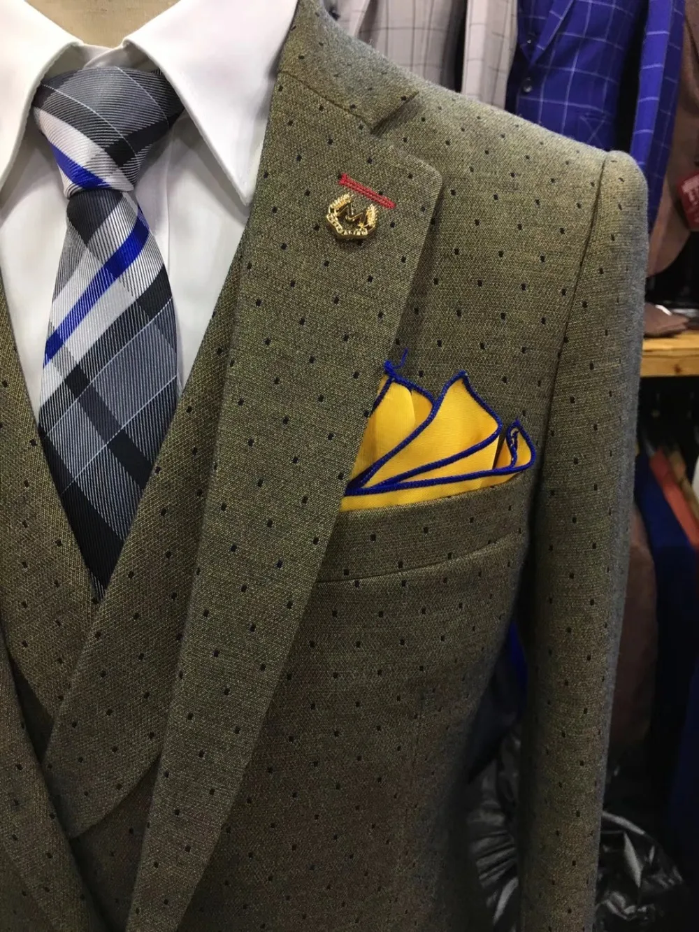 New-Terno-Masculino-Boutique-Plaid-Latest-Coat-Pant-Designs-men-suit-for-wedding-point-mens-Suits (1)