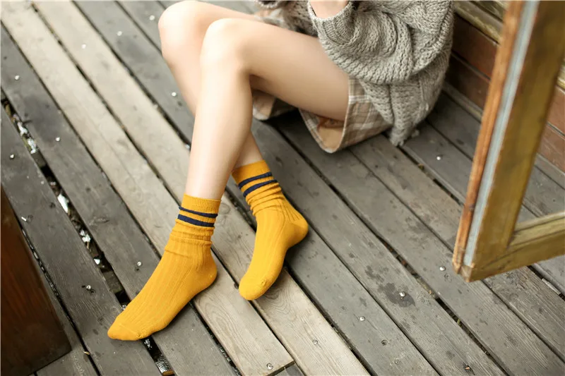 Забавные милые японские школьные хлопковые свободные полосатые носки для девочек разноцветные женские носки Harajuku дизайнерские ретро желтые белые