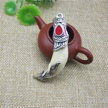 

Wolftooth Pendant Tibet Silver Carving Inlaid Red Gemstone Dog Tooth Animal Statue Amulet Bag Key Ring Pendant Gift