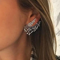 Huitan Dazzling Kristall Zirkon Einzigartige Design Wunderschöne Frauen Ohrring für Party Jahrestag Geschenk Weibliche Ohr Ring Aussage Schmuck