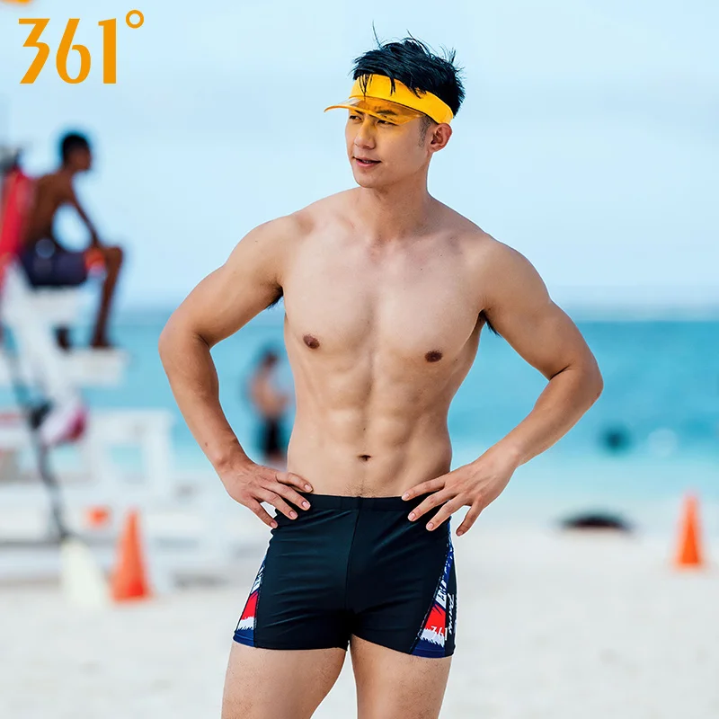 Jungs in engen badehosen