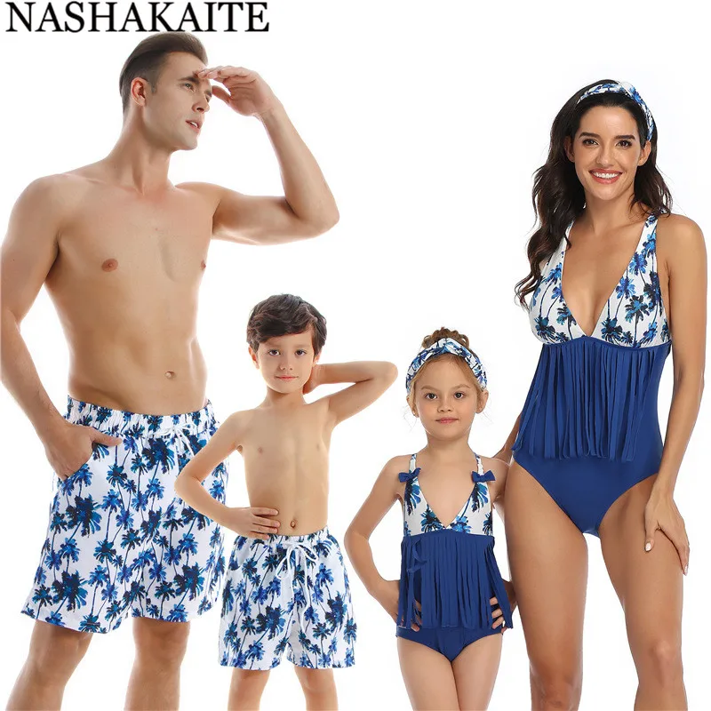 Семейные купальники NASHAKAITE, пляжный купальный костюм с тропическим принтом листьев, купальный костюм для мамы и дочки, мужские плавки для мальчиков