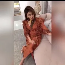 Сексуальные оранжевые V шеи Плиссированные Половина рукава перо разрез лодыжки Длина платья выпускного