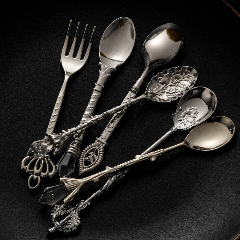 European-style Court Tableware 6 Sets Royal Style Metal Carved Fruit Fork Vintage Coffee Spoon Dessert Table Decorative Spoon