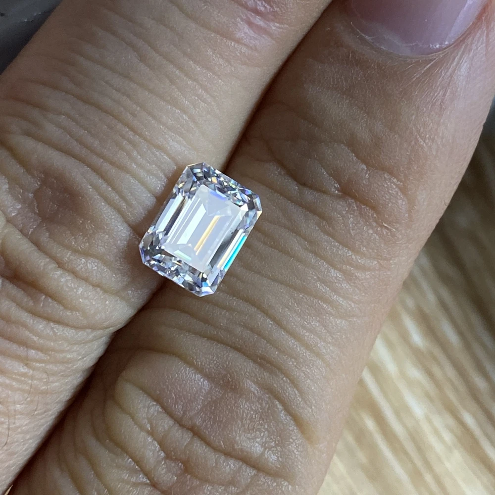 9*11mm Emerald Cut 4.36 carat With 2piece 2*4*5mm Trapezoid White Moissanite Stone Moissanite Diamond for Wedding Ring