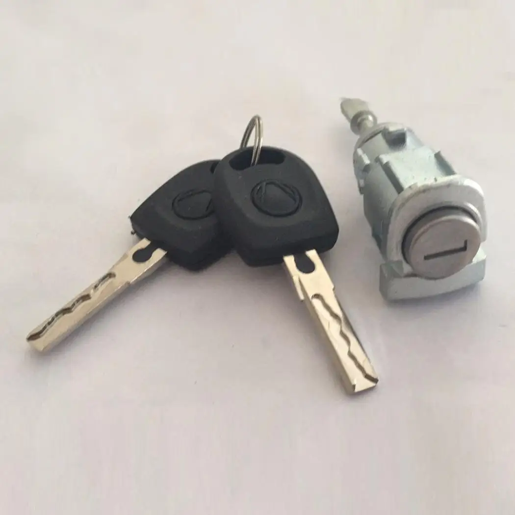 Правый сердцевина дверного замка+ 2 клавиши OE1U0837168E для набора Volkswagen Golf как на изображении MK4 0,17 кг