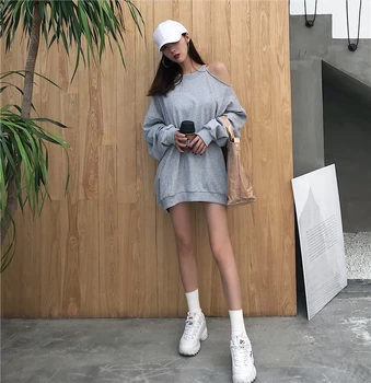 

2020 spring new color contrast parallel bar off shoulder long loose medium long Korean Pullover women's fashion