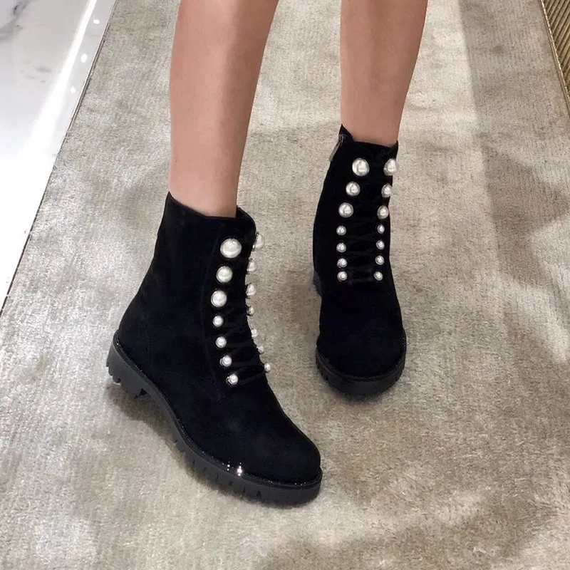 Искусственный-отделка жемчугом черные кожаные сапоги Для женщин Мотоботы туфли со шнуровкой на плоской подошве с застежкой-молнией, сапоги в стиле «милитари зимние botas mujer