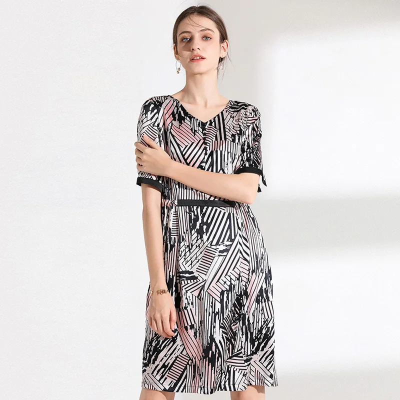 Zwart Gestreepte Bloemen Zijden Jurken Vrouwen 2020 Zomer Merk Lange Casual Sexy Kantoor Werk Strand Boho Jurk Plus Size Dropship Zwart Gestreepte Bloemen Zijden Jurken Vrouwen 2020 Zomer Merk Lange Casual Sexy Kantoor Werk Strand Boho Jurk Plus Size Dropship