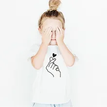 Детская летняя футболка с короткими рукавами для мальчиков и девочек Harajuku/Детская футболка с принтом сердца и руки повседневная забавная одежда для малышей