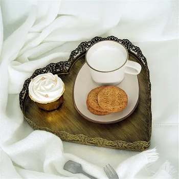 

Retro Gold Metal Storage Tray Heart Shaped Jewelry Display Trays Simple Desktop Fruit Dessert Tea Set Organizer Plate