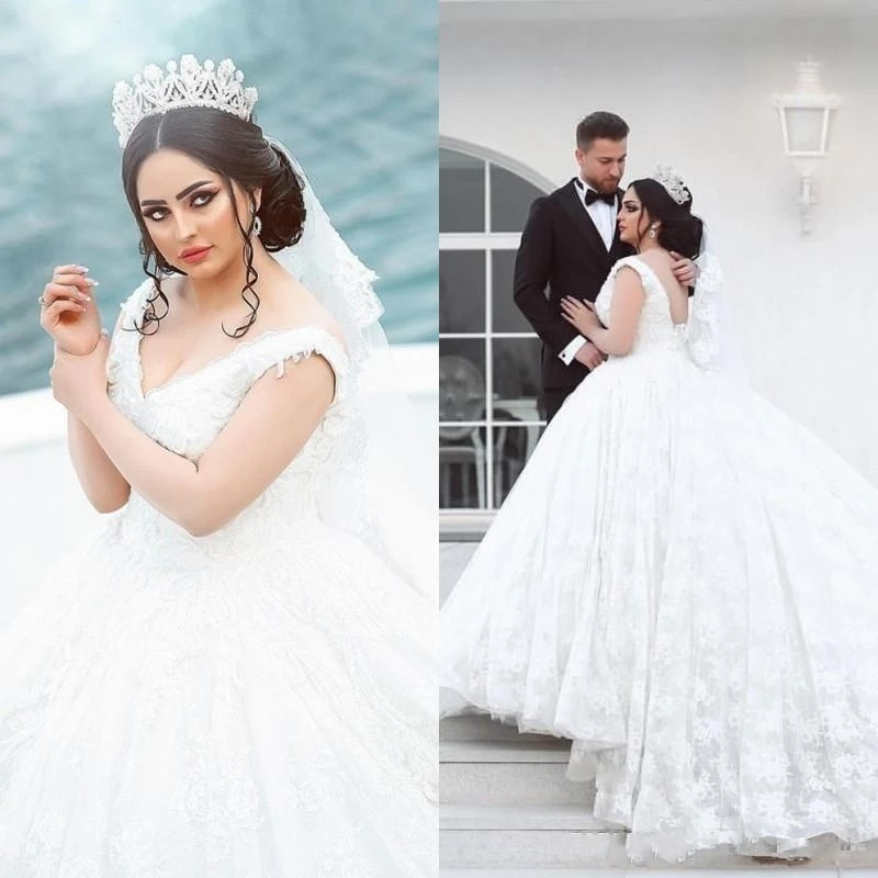 

Modern Arabic Ball Gown Wedding Dresses V-neck Sleeveless Lace Appliques Long Chapel Train Plus Size Bridal Gowns Wedding Dress