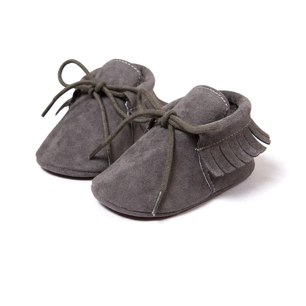 Осенне-зимняя обувь для новорожденных мальчиков и девочек с бахромой; мягкая нескользящая обувь на нескользящей подошве; Sapatinho Bebe из искусственной замши; однотонная обувь для первых походов - Цвет: Темно-серый