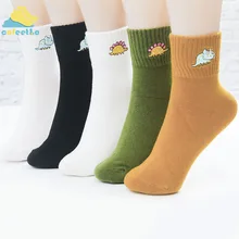 Женские милые хлопковые носки с вышивкой динозавра; аксессуары с животными из мультфильмов; повседневные короткие носки; удобная осенне-зимняя обувь